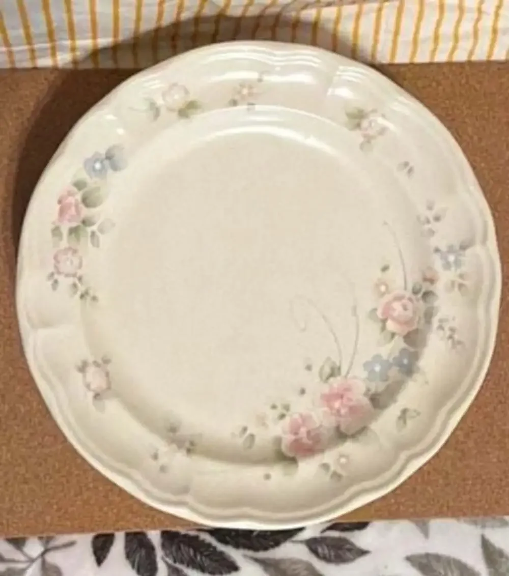 Set of 4 Vintage Pfaltzgraff Tea Rose Stoneware Dinner Plates